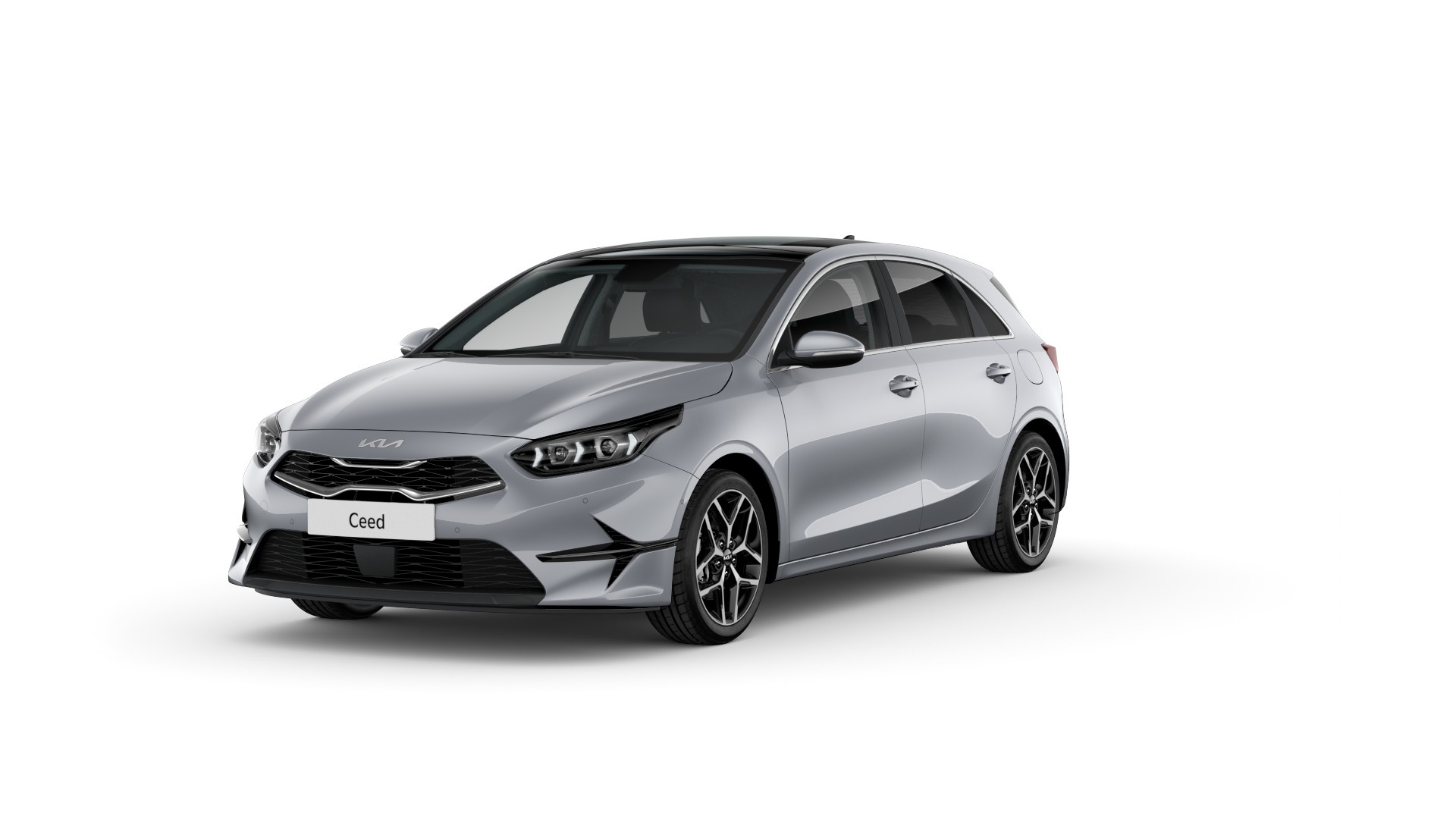 Kia Ceed 5-ovinen etuviistosta kuvattuna