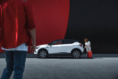 Mitsubishi ASX sivulta avataan takakonttia